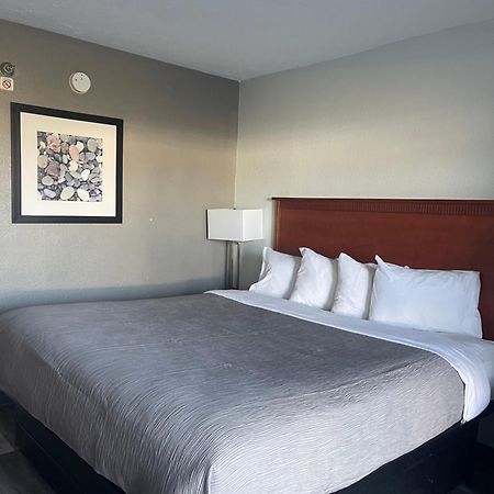 Quality Inn Fayetteville Near Fort Bragg Ngoại thất bức ảnh