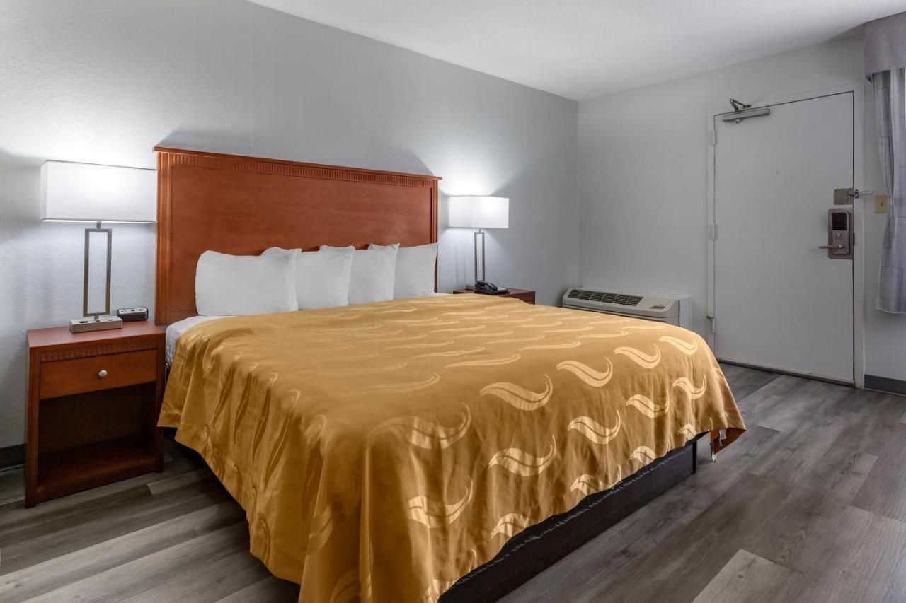 Quality Inn Fayetteville Near Fort Bragg Ngoại thất bức ảnh
