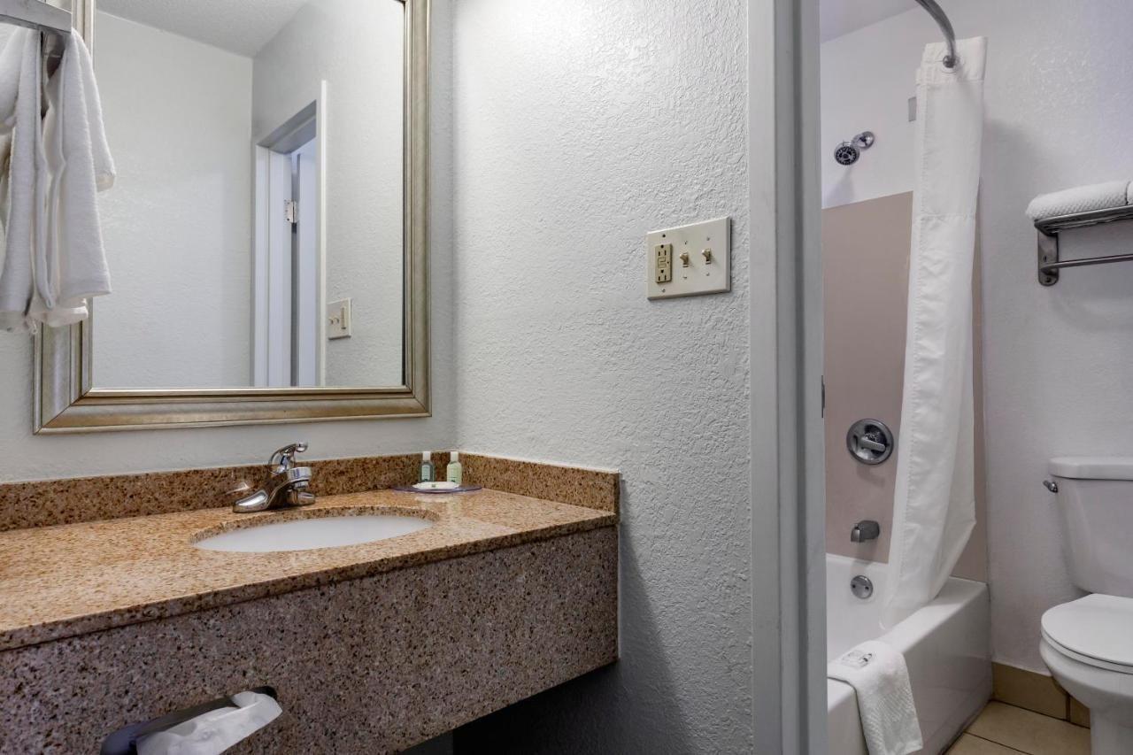 Quality Inn Fayetteville Near Fort Bragg Ngoại thất bức ảnh