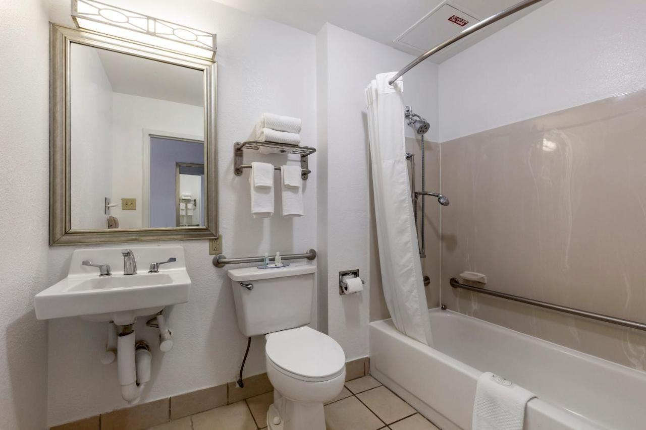 Quality Inn Fayetteville Near Fort Bragg Ngoại thất bức ảnh