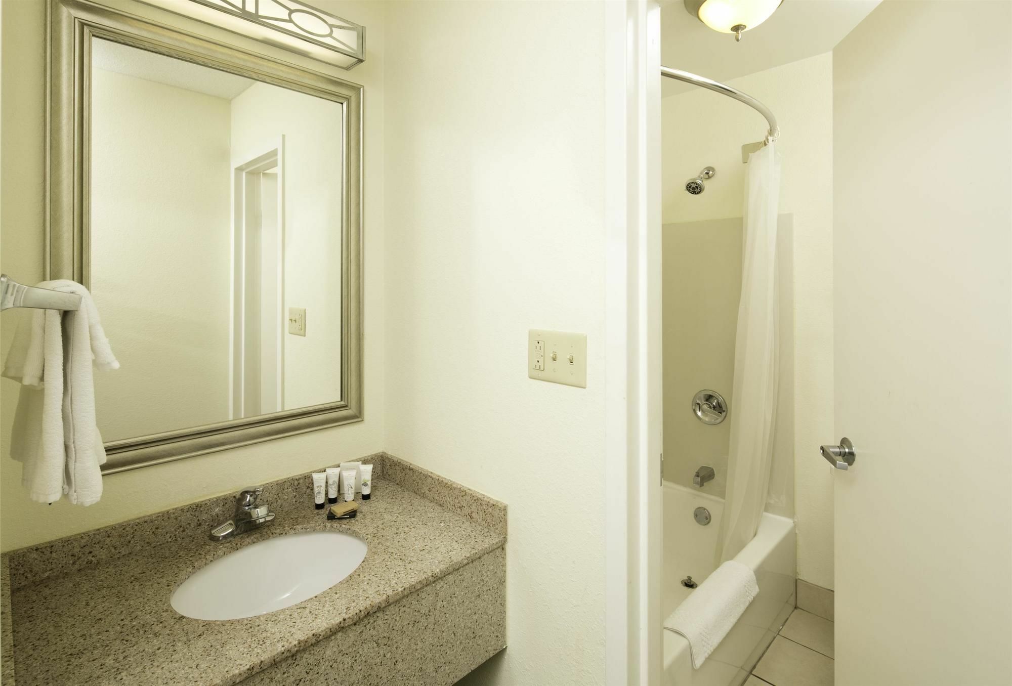 Quality Inn Fayetteville Near Fort Bragg Ngoại thất bức ảnh